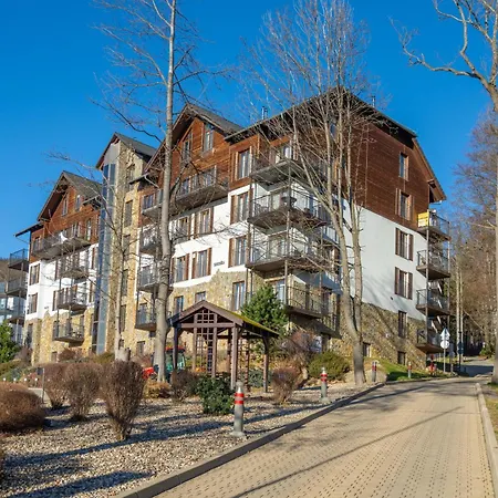 公寓 Karkonosky Apartamenty- Naturalny Czar 斯克拉斯卡波伦巴